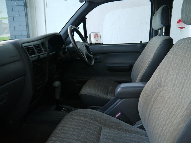 2004 TOYOTA HILUX WORKMATE