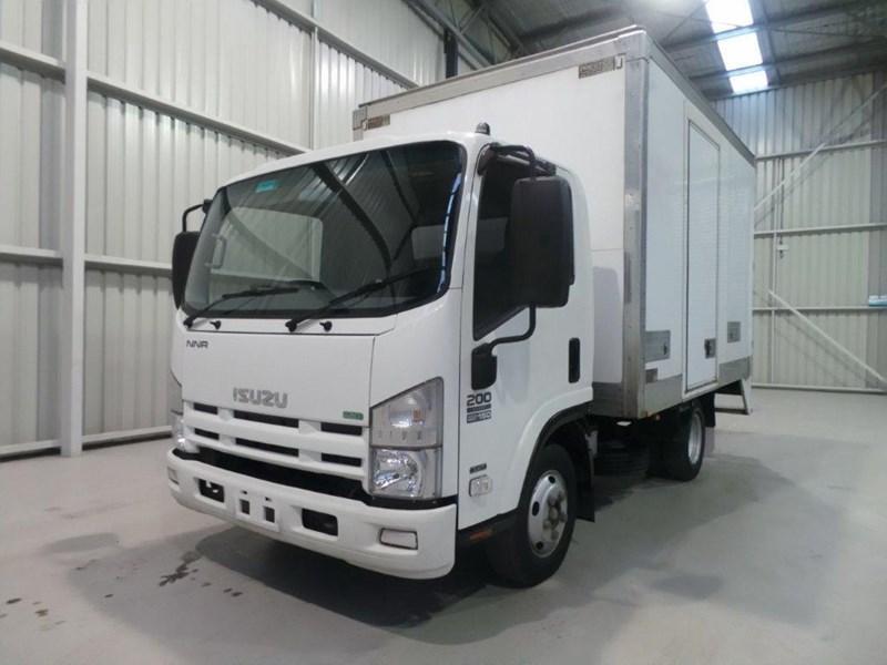 2013 ISUZU NNR200