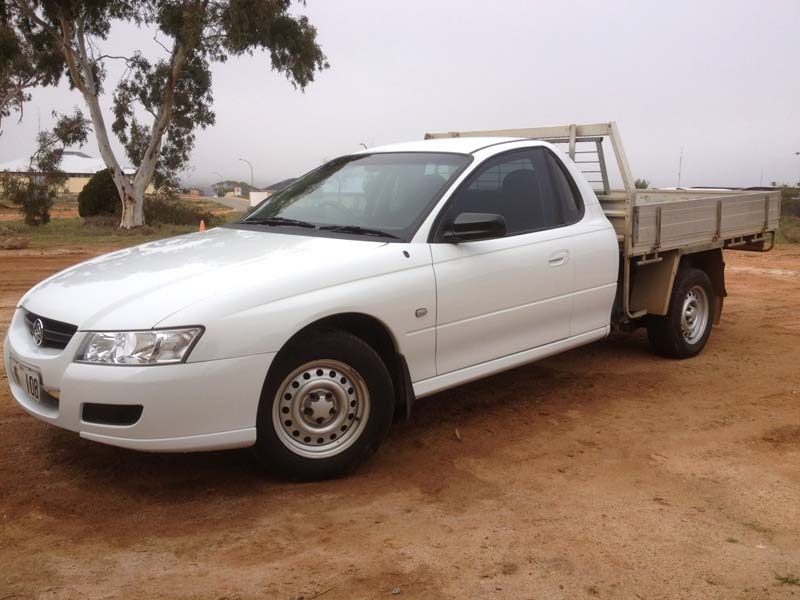 2005 HOLDEN COMMODORE ONE TONNER VZ