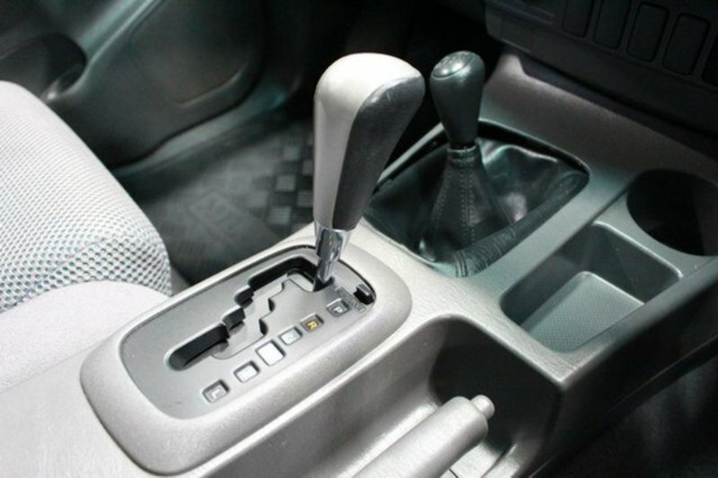 2012 TOYOTA HILUX SR5 (4x4) KUN26R MY12