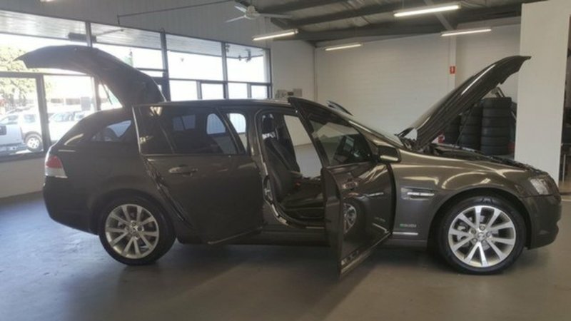 2010 HOLDEN CALAIS V VE MY10