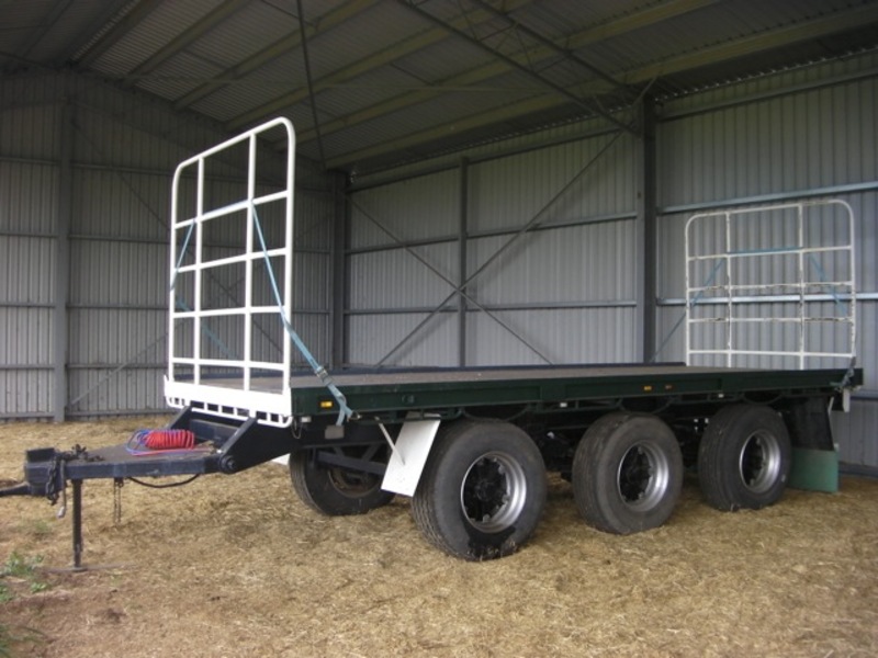 1985 HAULMARK TRI AXLE PIG TRAILER