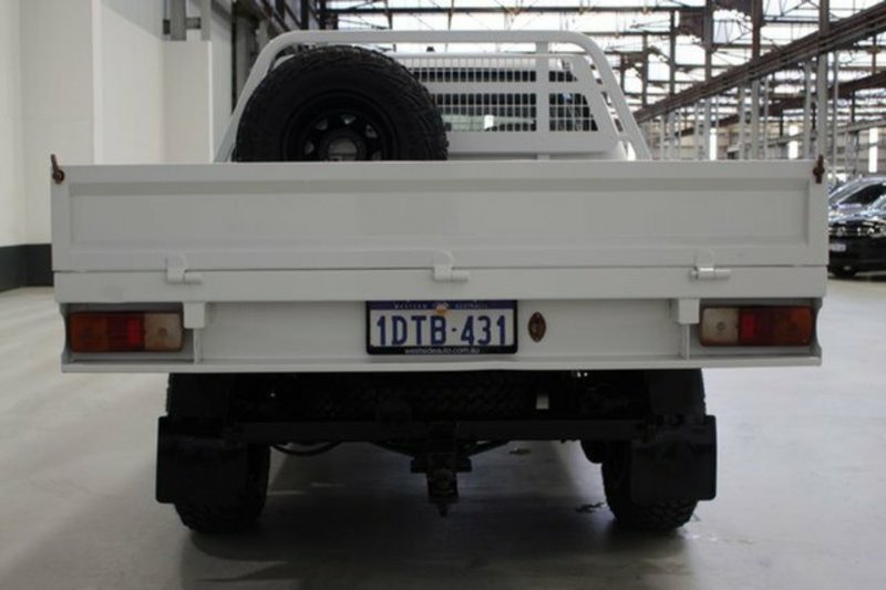 2011 TOYOTA HILUX SR (4x4) KUN26R MY12