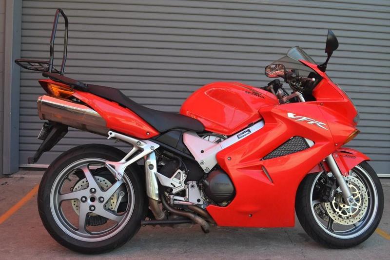 2005 HONDA VFR800FI