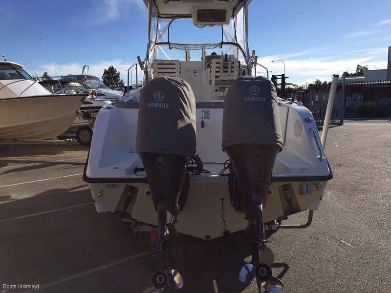 Century 2400 WALK AROUND BIG VOLUME BOAT GREAT FISHING N FAMILY