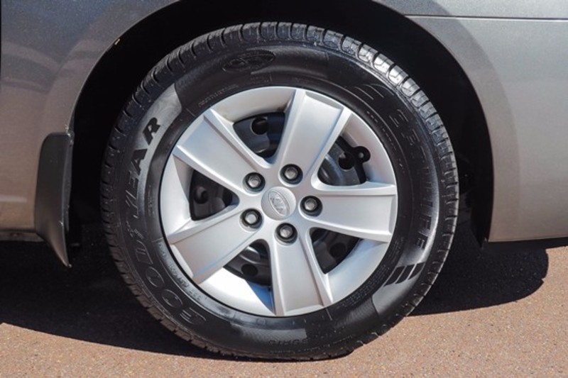 2010 KIA RONDO LX UN
