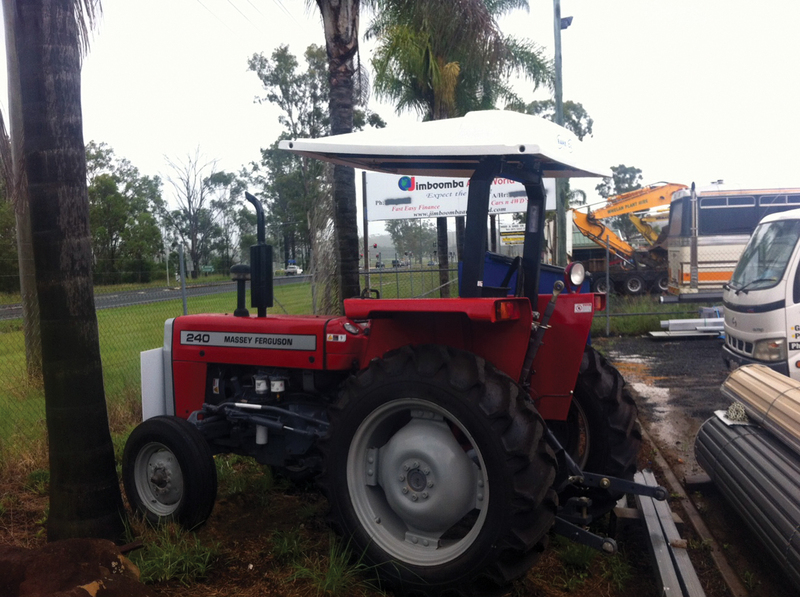 2011 MASSEY FERGUSSON 240 TRACTOR