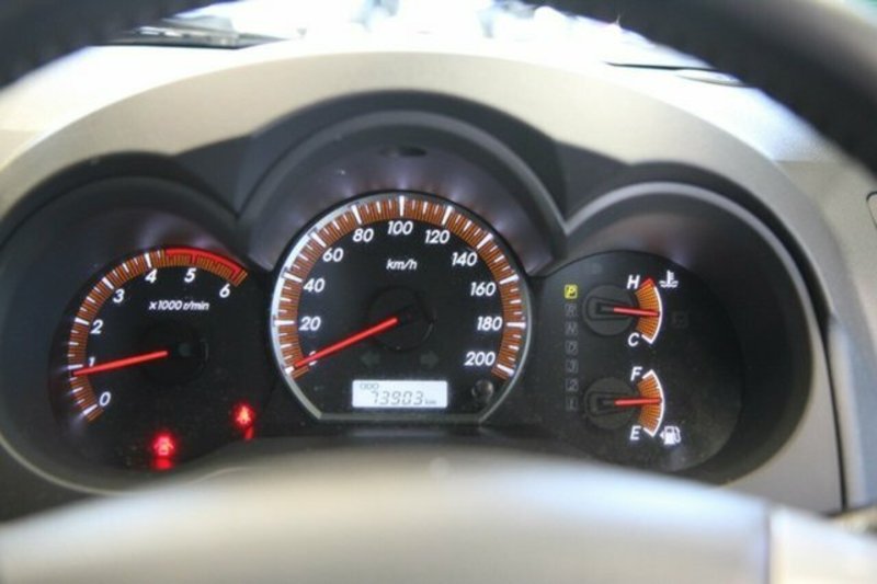2013 TOYOTA HILUX SR5 (4x4) KUN26R MY12