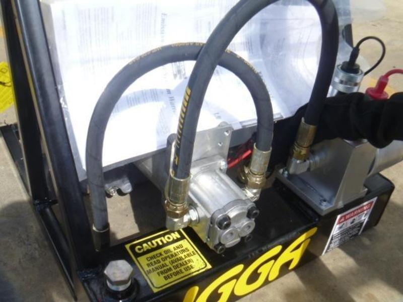 2011 DIGGA ONE MAN POST HOLE DIGGER