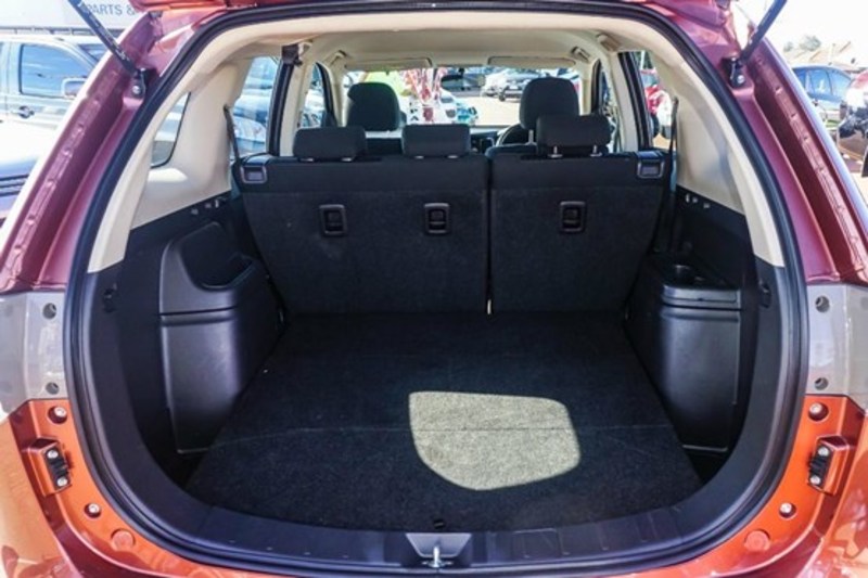 2013 MITSUBISHI OUTLANDER ES 4WD ZJ MY14