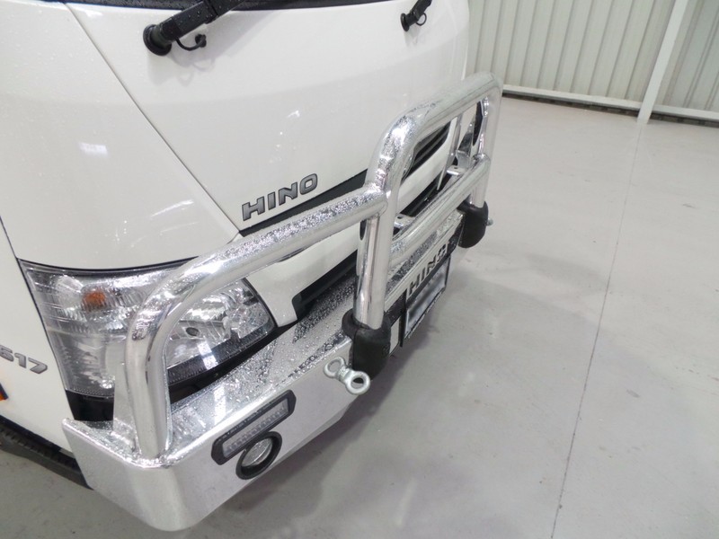 2016 HINO 617 - 300 Series 617 - 300 Series Truck