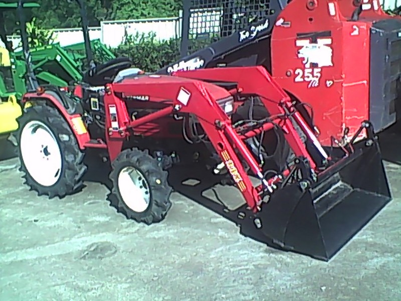 YANMAR TRACTOR 4X4 4IN1 LOADER