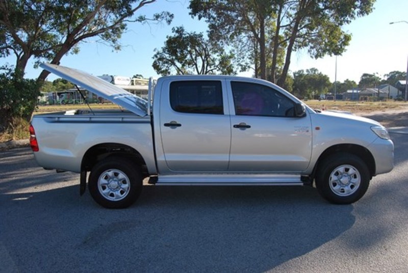 2011 TOYOTA HILUX SR KUN26R