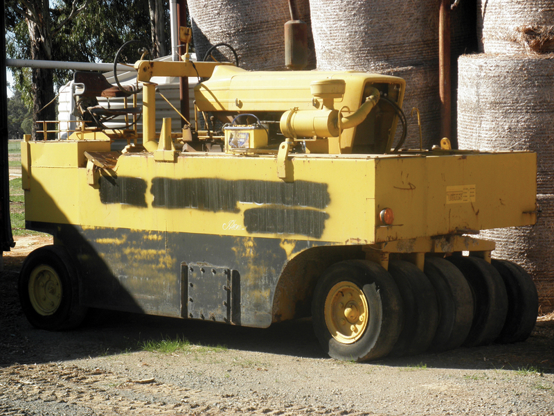 1982 MOORE SP1511 ROLLER