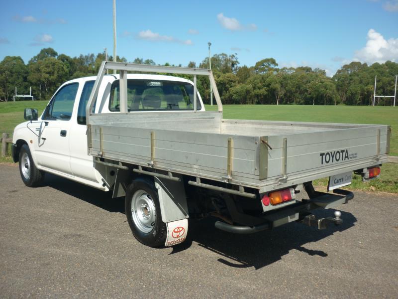 2004 TOYOTA HILUX WORKMATE