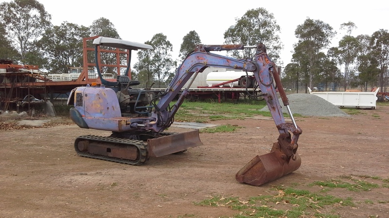 HITACHI 2.5 TON EXCAVATOR #22115
