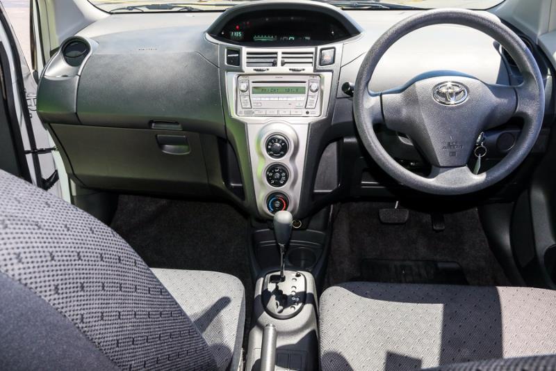 2010 TOYOTA YARIS YR