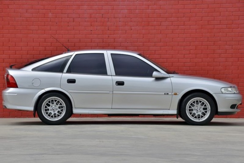 2000 HOLDEN VECTRA GL JS II