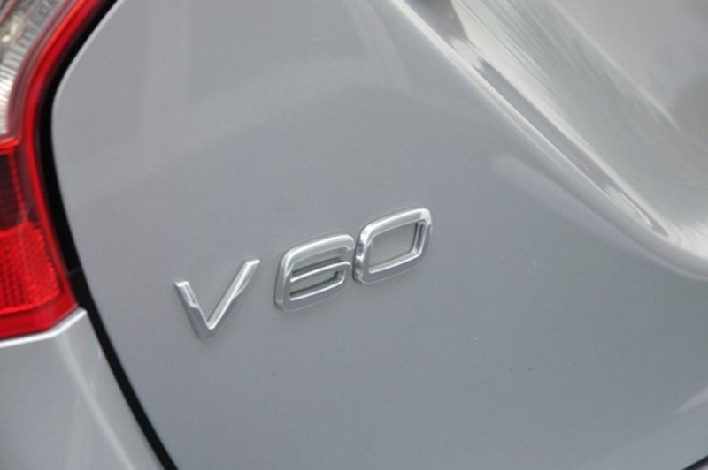 2011 VOLVO V60 T5 R-DESIGN (No Series)