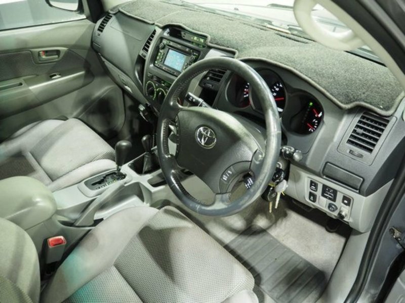 2011 TOYOTA HILUX SR5 (4x4) KUN26R MY11 UPGRADE