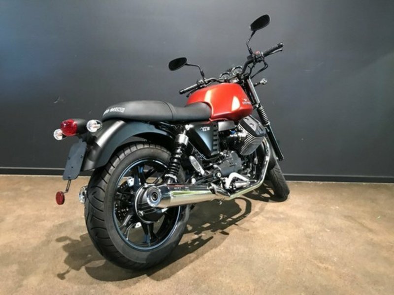 2017 MOTO GUZZI V7 II Stone