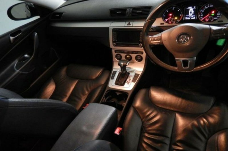 2010 VOLKSWAGEN PASSAT 125 TDI 3C MY10