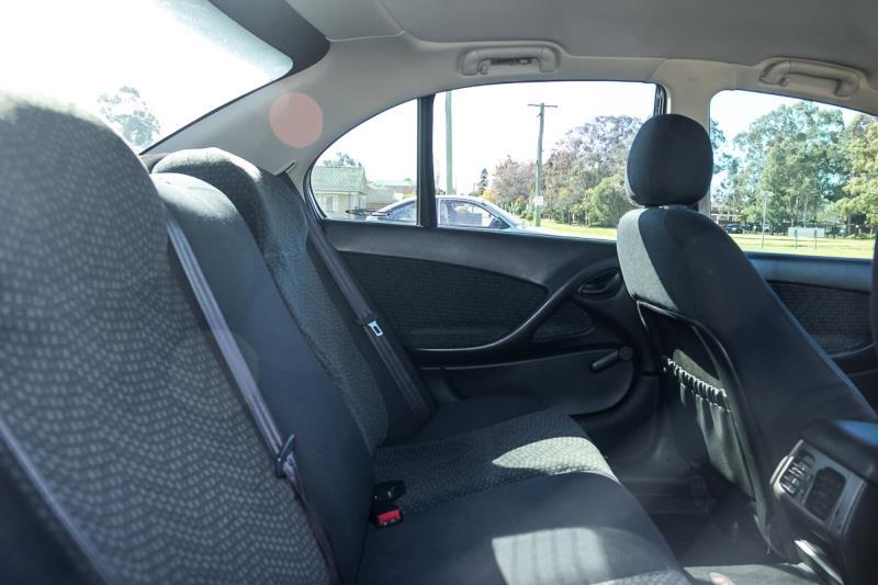 2004 HOLDEN COMMODORE LUMINA VZ