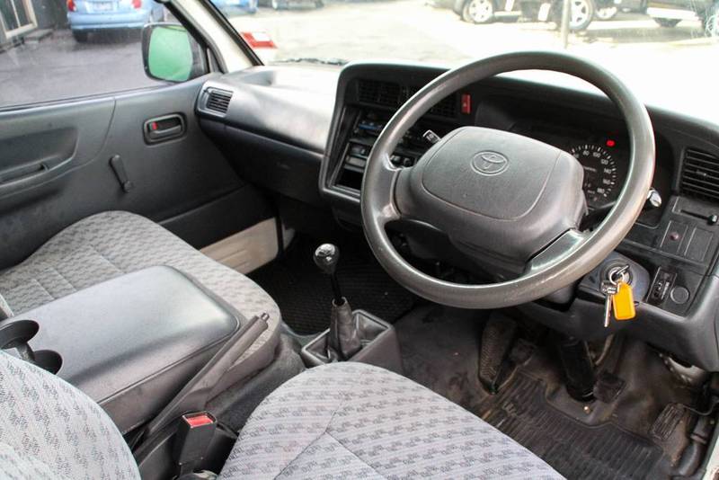 2002 TOYOTA HIACE RZH113R