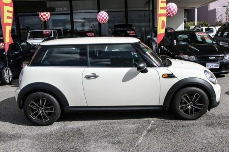 2011 MINI COOPER RAY R56