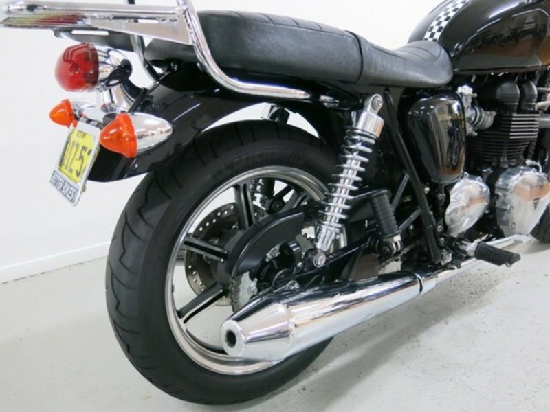 2011 TRIUMPH Bonneville SE
