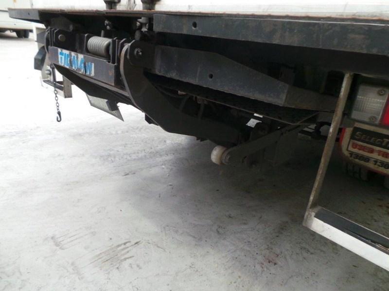 2009 FUSO CANTER