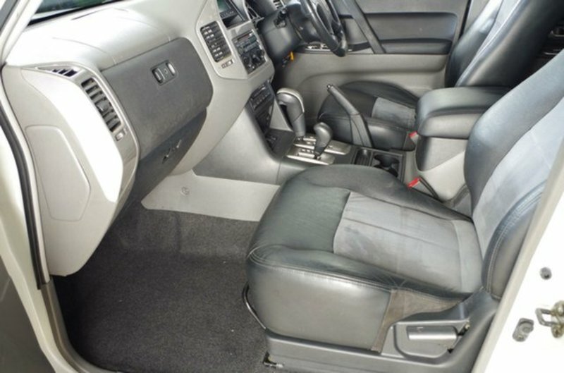 2004 MITSUBISHI PAJERO GLS 21st ANNIVERSARY NP