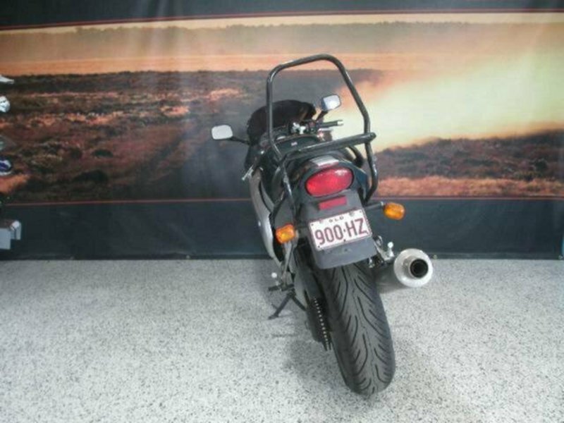 2002 TRIUMPH SPRINT ST (955) Road