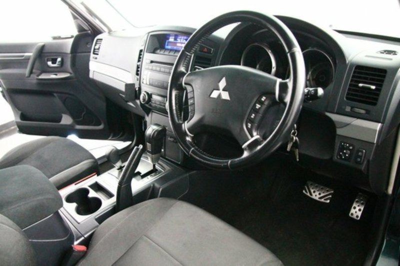 2007 MITSUBISHI PAJERO VR-X LWB (4x4) NS