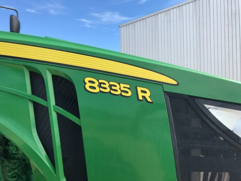 JOHN DEERE 8335R Tractor