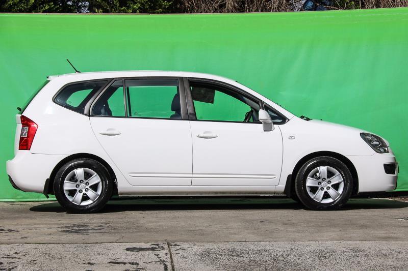 2008 KIA RONDO UN