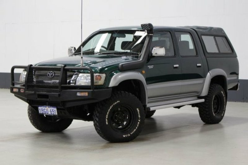 2002 TOYOTA HILUX SR5 (4x4) KZN165R