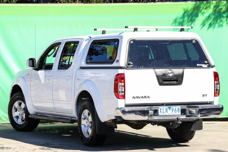 2010 NISSAN NAVARA ST D40