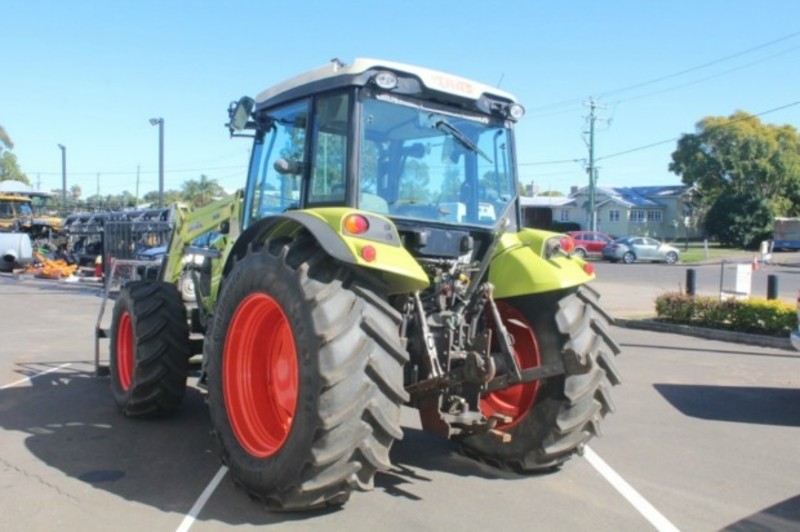 Claas AXOS 330 Tractor
