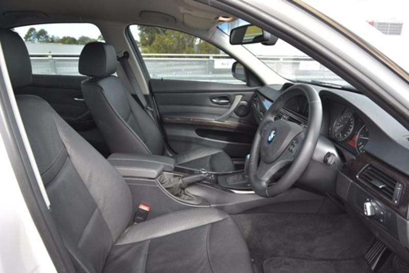 2011 BMW 320I LIFESTYLE E90