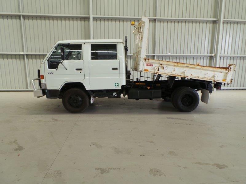 TOYOTA DYNA 300 TIPPER