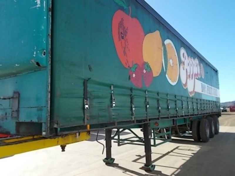 1981 Krueger Curtainsider Semi Trailer