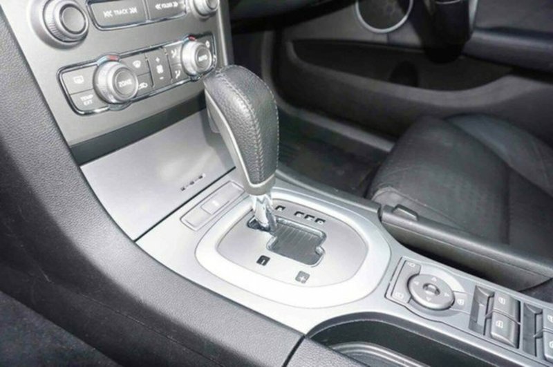 2011 HOLDEN CALAIS VE II