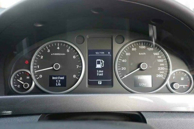 2011 HOLDEN CALAIS VE II