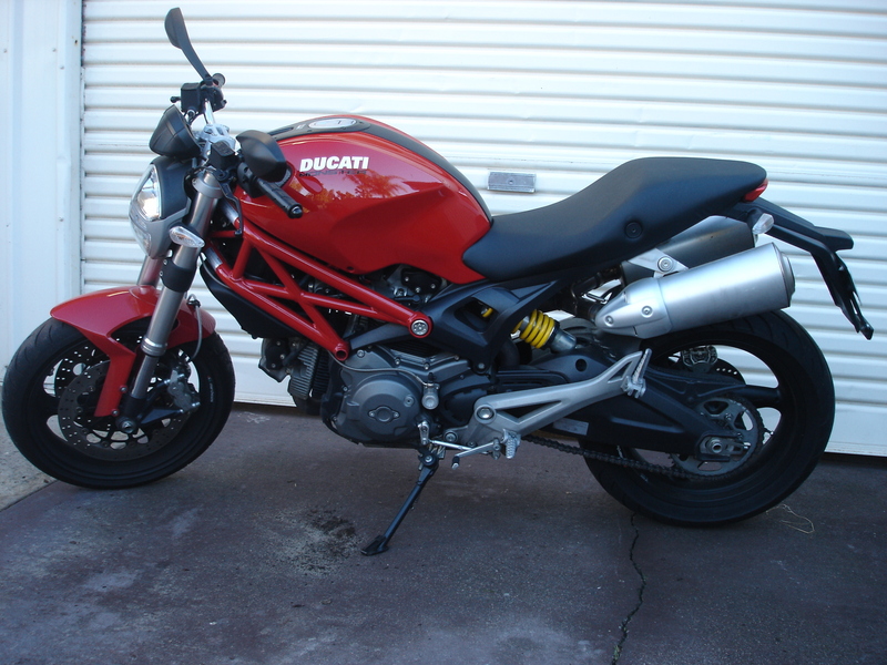 2009 DUCATI MONSTER 696+