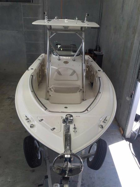 Boston Whaler 240 Outrage Nicest example in Australia