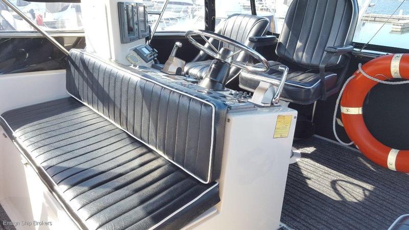 Caribbean 32 Flybridge Cruiser