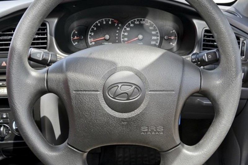 2002 HYUNDAI ELANTRA GL XD