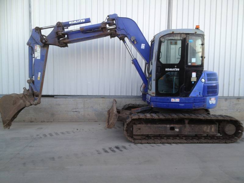 2004 KOMATSU EXCAVATOR