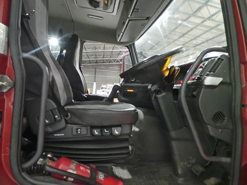 2005 VOLVO FM12